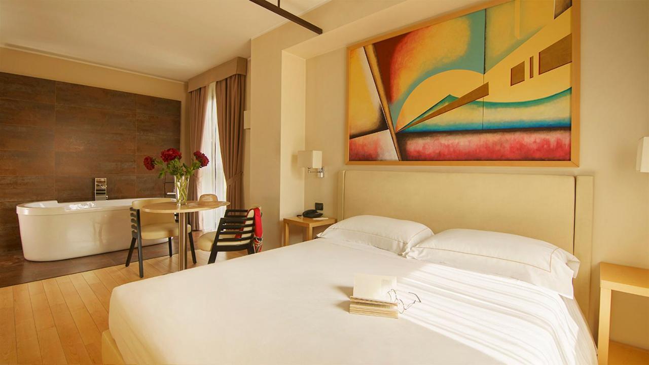 Bes Hotel Villa Zoia Boltiere Bagian luar foto